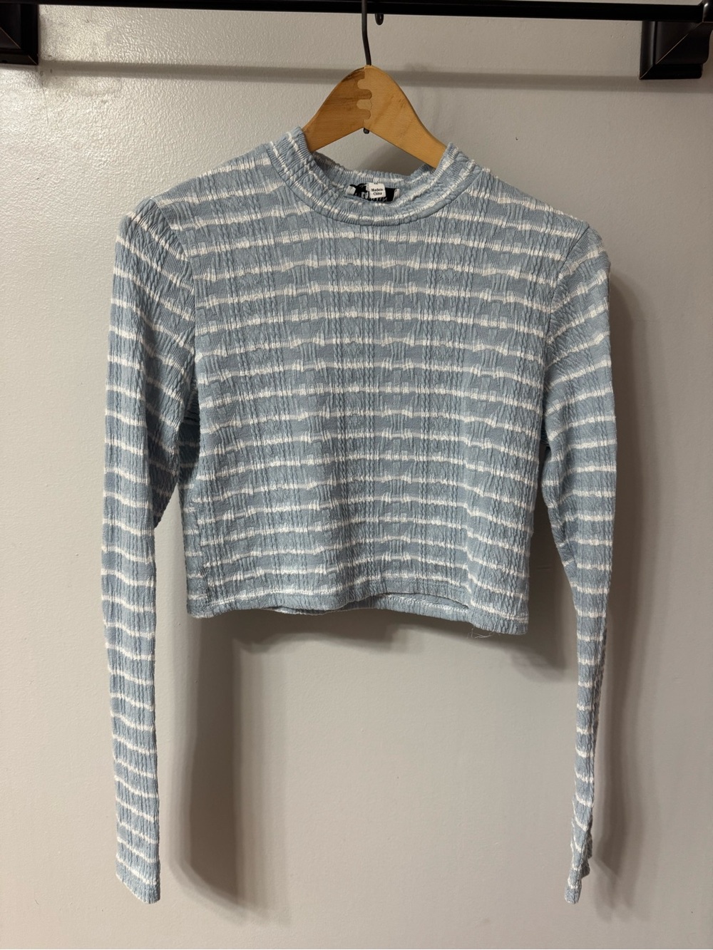 Light Blue & White Ribbed Striped Long-Sleeve Crop Top